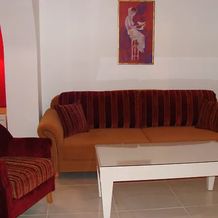 アパート Christina Kanapitsa